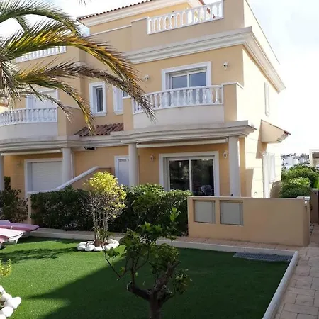 De Suabia, Casa 9 Βίλα *